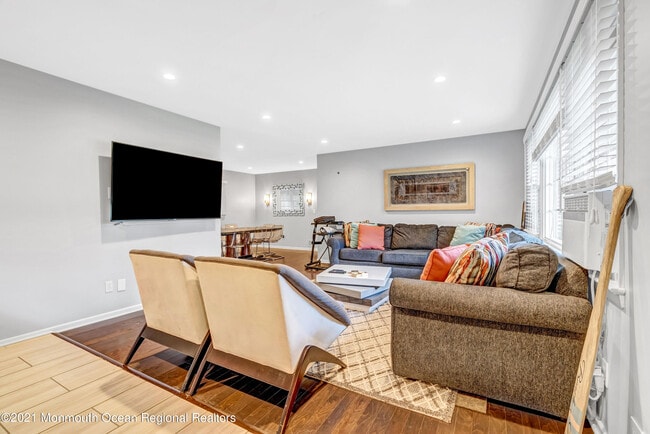 Building Photo - 410 Wells Ave