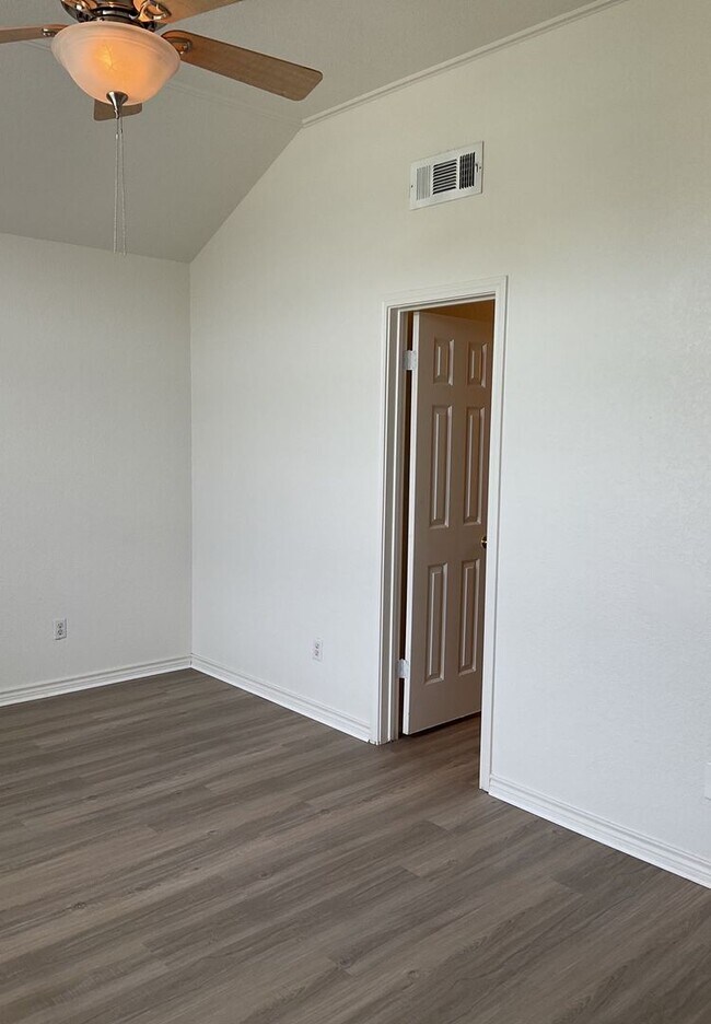 Building Photo - 2509 Lain Dr