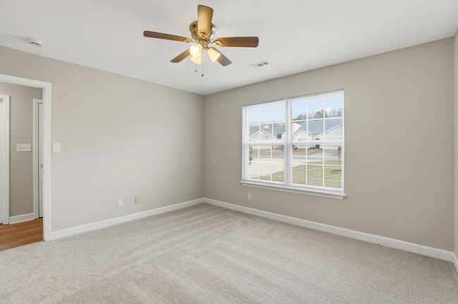 Building Photo - 3 bedroom single family home!