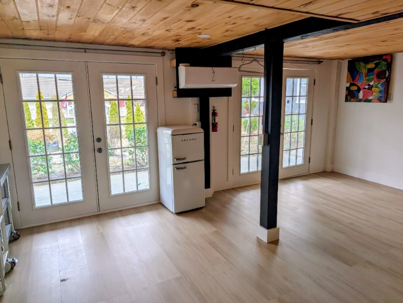 Building Photo - 306 Davis St