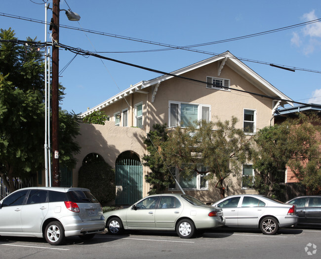 Building Photo - Villa Salazar