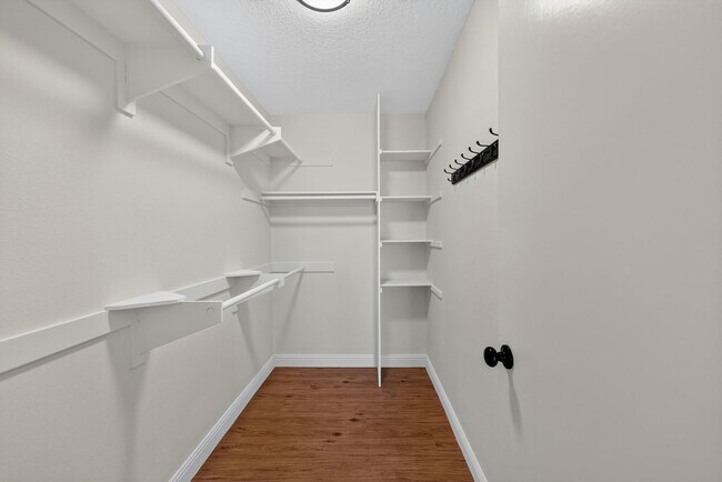 Building Photo - Spacious 2 Bed, 2 Bath Condo in Desirable Northwood