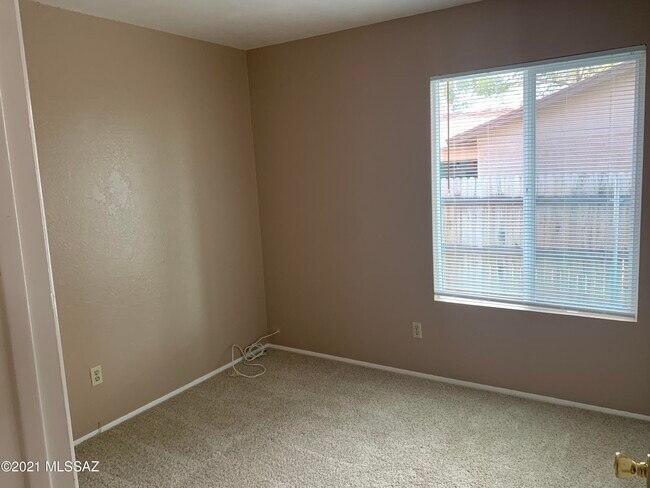 Building Photo - 2602 S Black Moon Dr
