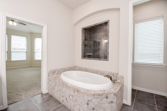 Building Photo - 27231 Symphony Creek Ln