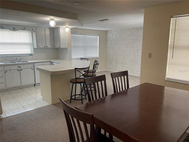 Building Photo - 7403 Populus Dr