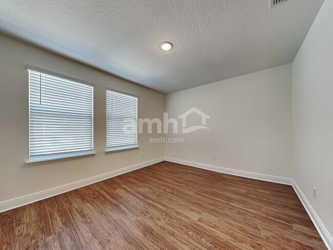 Building Photo - 1048 Lake Trudy Dr
