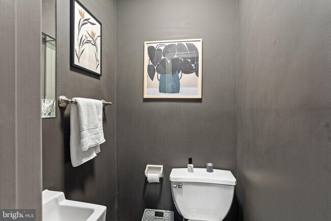 Building Photo - 3 Willings Alley