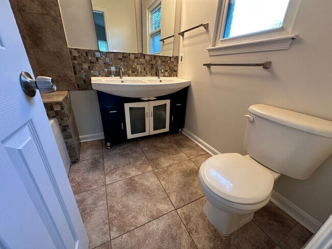 Building Photo - 6913 Malachite Pl