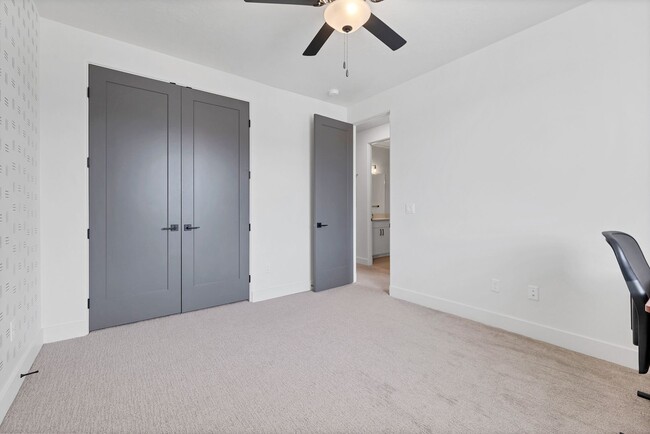 Building Photo - Lovely, Modern Townhome in Scenic Ivins