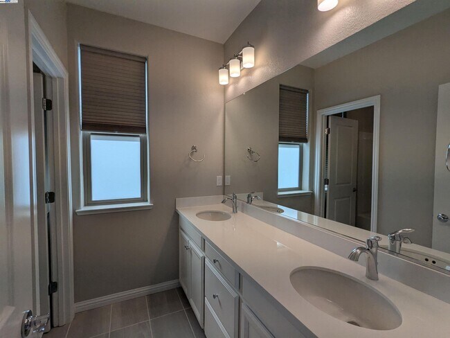 Building Photo - 5840 Virtual Ln