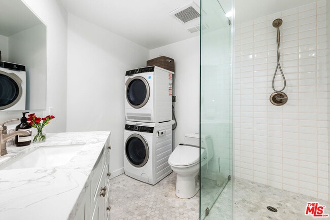 Building Photo - 7250 Franklin Ave