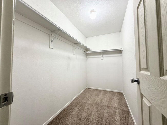 Building Photo - 868 NW Evans Cir
