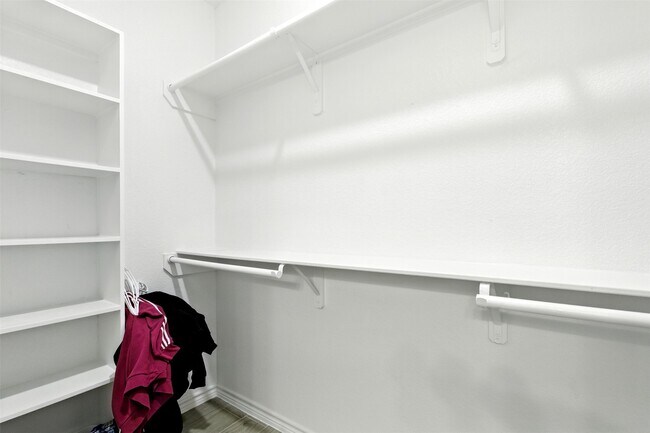 Building Photo - 352 Westchase St