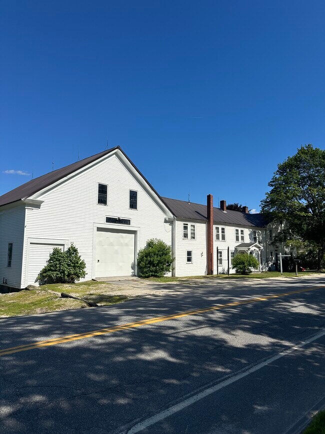 Building Photo - 967 Meadow Rd