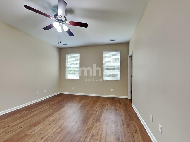 Building Photo - 160 Hamilton Grove Dr