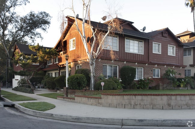 Building Photo - 11954 Moorpark St