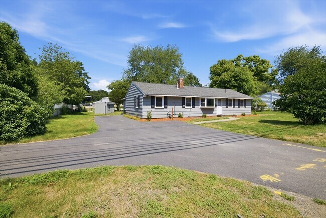 Building Photo - 154 Maple St