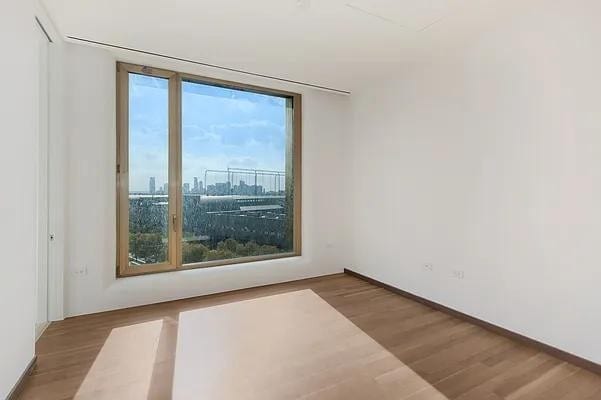 Building Photo - 551 W 21st St