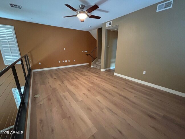 Building Photo - 615 E Portland St