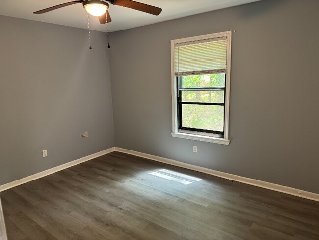Building Photo - 575 Springwood Dr