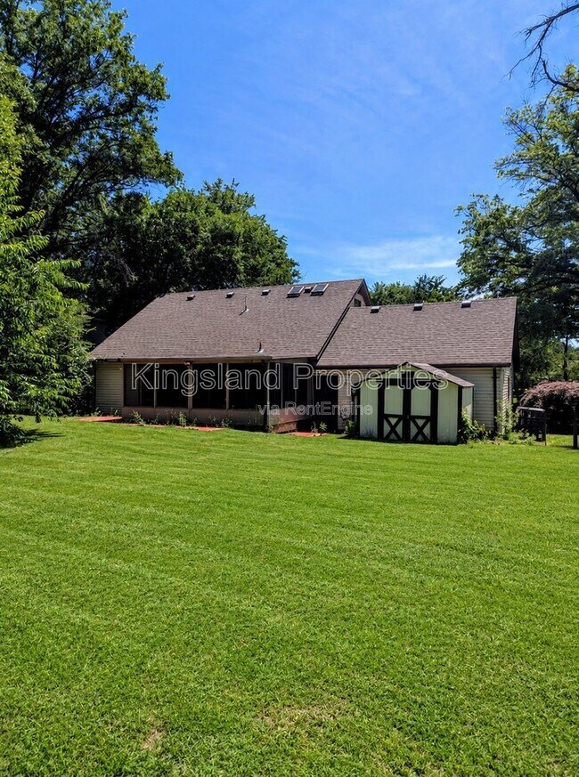 Building Photo - 2217 Wendy Way Dr