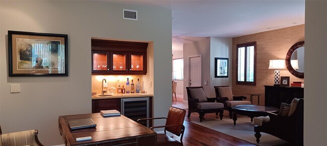 Building Photo - 6688 Via Regina