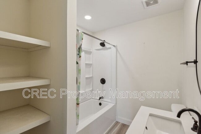 Building Photo - 2925 Alabama Dr