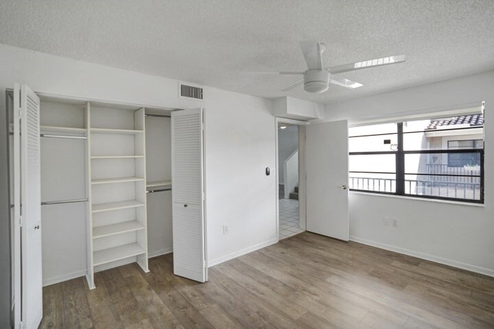 Building Photo - 6630 Villa Sonrisa Dr
