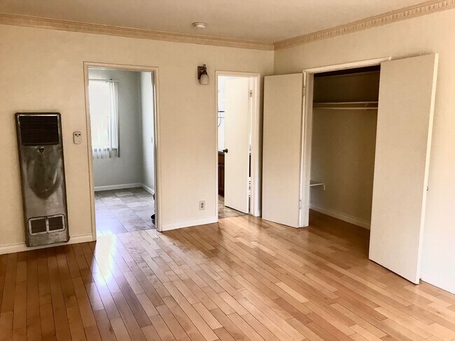Interior Photo - VALLEY