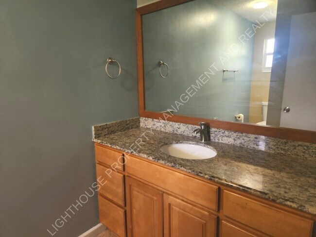 Building Photo - **Discover Your Dream Home: Spacious 4-Bed...