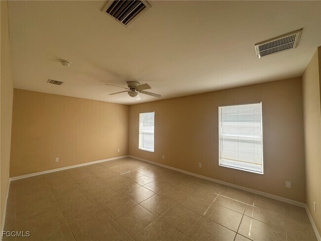 Building Photo - 2125 NE 9th Ave