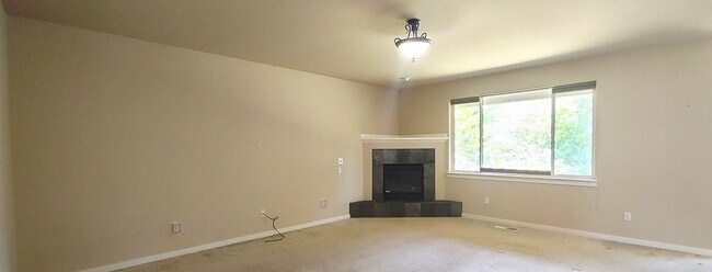 Building Photo - Beautiful Bull Mountain 4 Bedroom 2 1/2 Bath Home Just a Block from the Community Pool and Park! ...