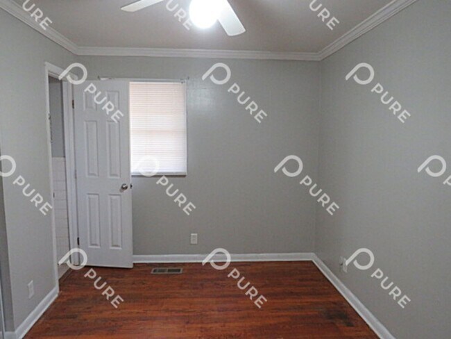 Building Photo - 3510 Avondale!