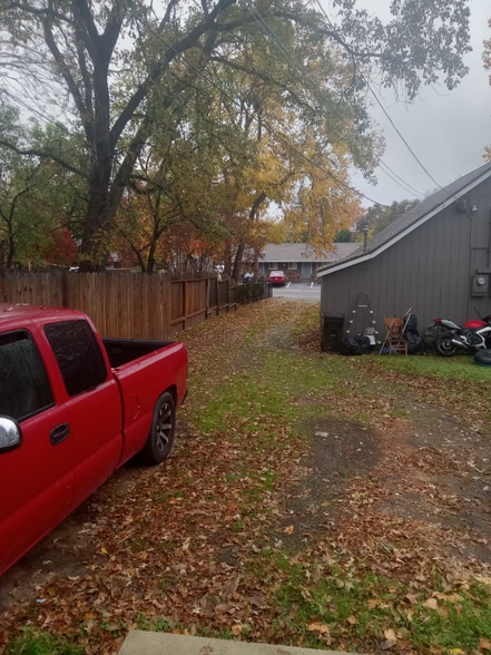 Building Photo - 7529 Walnut Dr