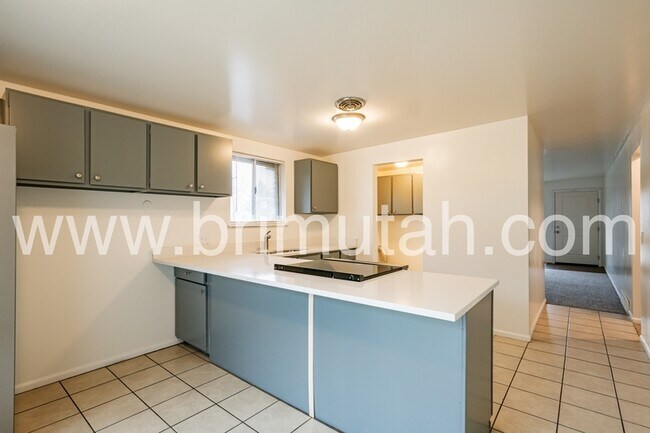 Building Photo - 4467 S Albright Dr