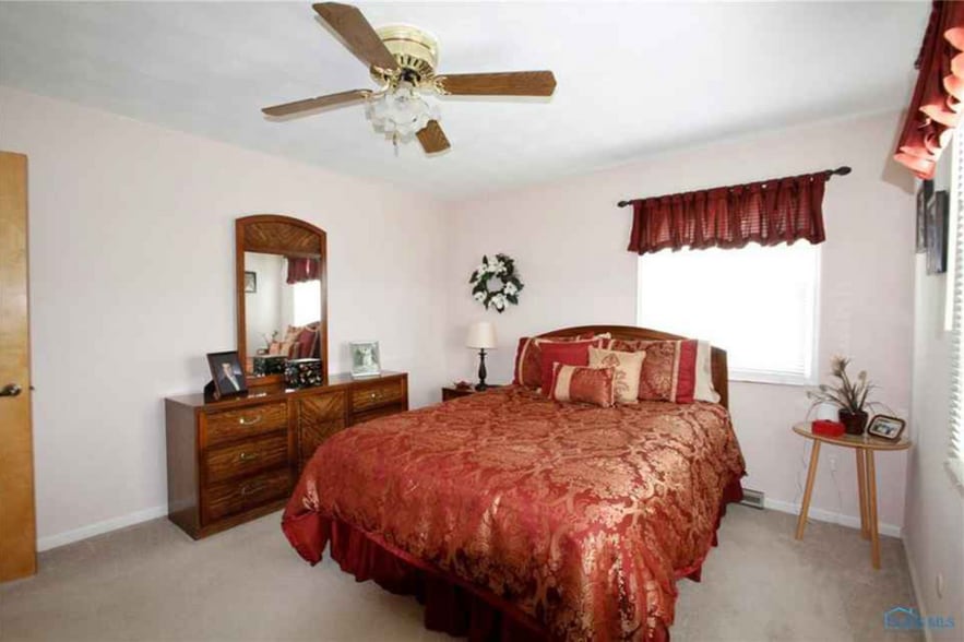 Master bedroom - 5618 Cresthaven Ln