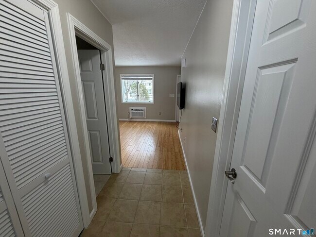 Building Photo - 21 Oak Ave Ext