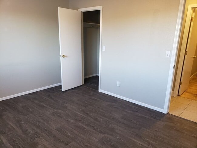 Building Photo - Three Bedroom Stead Home with Storage S...