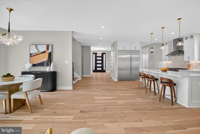 Building Photo - 5310 Cathedral Ave NW