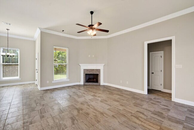 Building Photo - 15034 Belhaven St