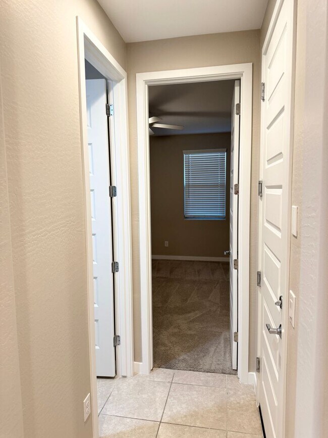 Building Photo - Beautiful Single Level Home Near Verrado!