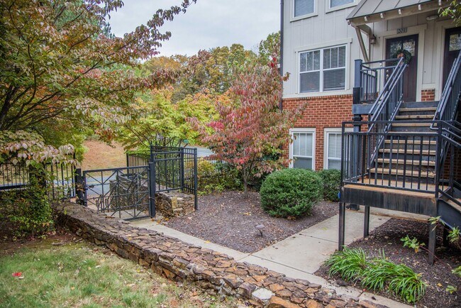 Building Photo - 2 Bedroom/ 2 bath - entry level END UNIT with side balcony- Fully Furnished and only a $500 depos...