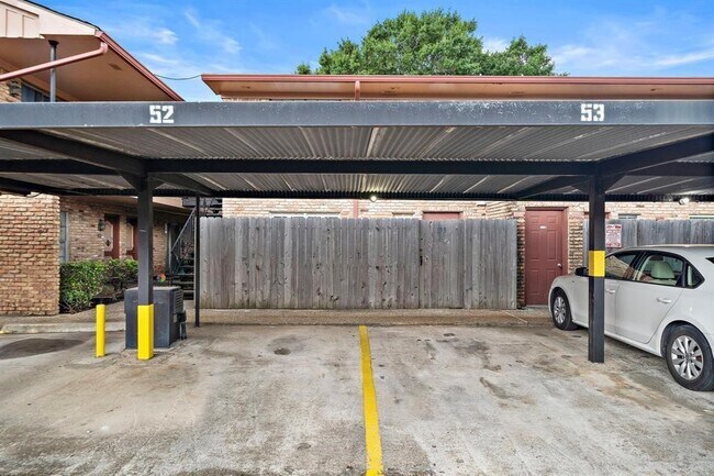 Building Photo - 7600 Burgoyne Rd