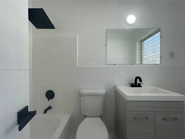 Building Photo - 316 Surfside Blvd