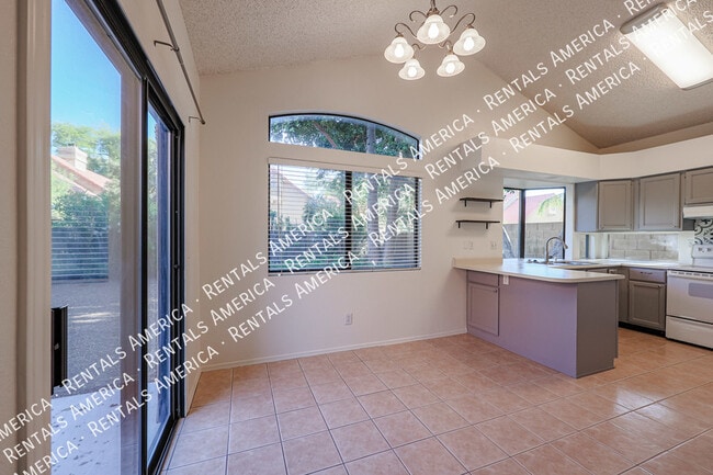 Building Photo - 4683 W Ivanhoe St