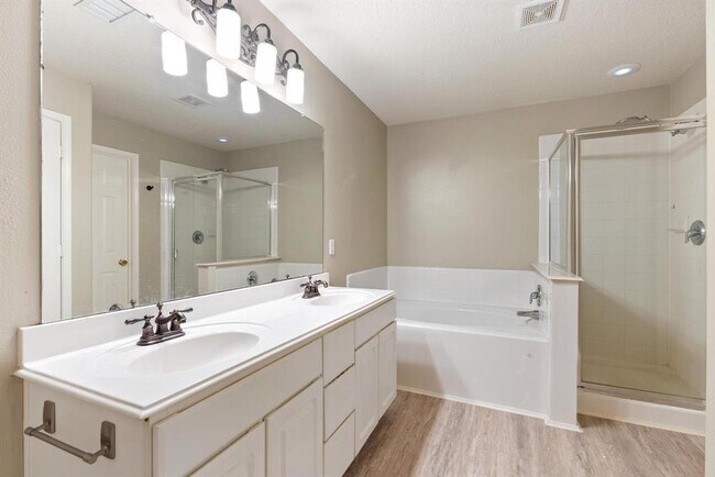 Building Photo - 15422 Elm Leaf Pl