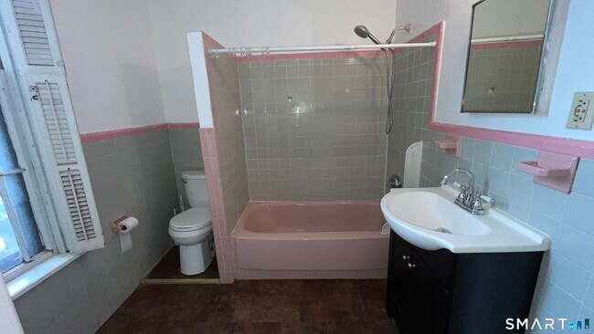 Building Photo - 49 Edgewood Way