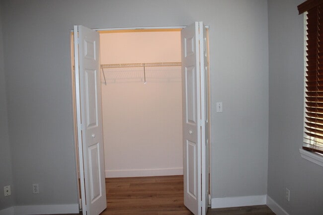 Building Photo - 6984 Stoney Creek Cir