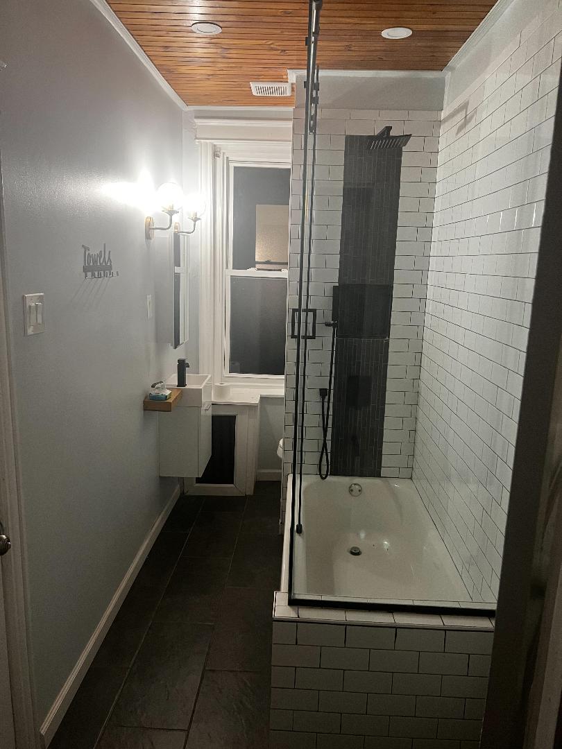 Building Photo - 422 W Coulter St