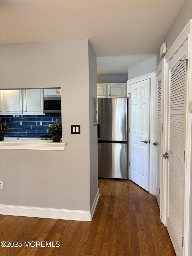 Building Photo - 112 N Broadway